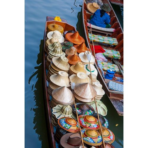 Haseltine, Tom 아티스트의 Damnoen Saduak Floating Market-Bangkok-Thailand-Boatload of hats for sale작품입니다.